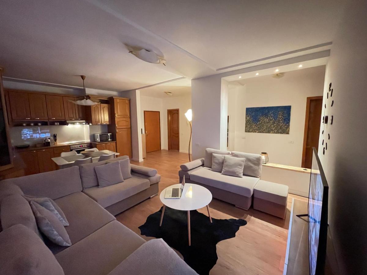Proper Apartment 1 티라나 외부 사진