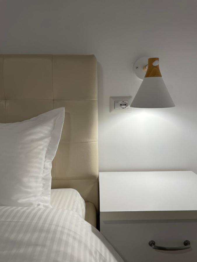 Proper Apartment 1 티라나 외부 사진